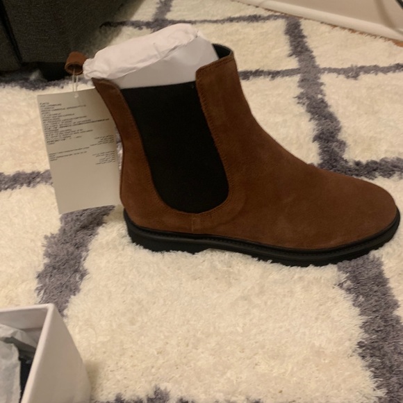 Women's Chunky Sole Leather Chelsea Boots - Picture 8 of 11